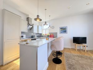 HIGH STREET- click for photo gallery